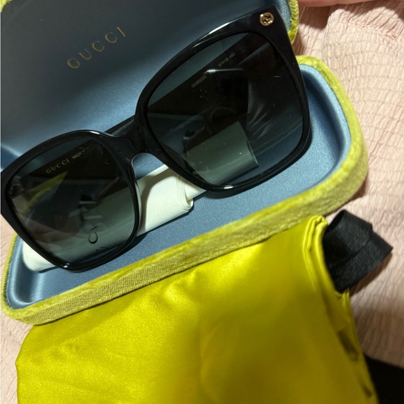 Gucci Black Square Sunglasses - Picture 1 of 3